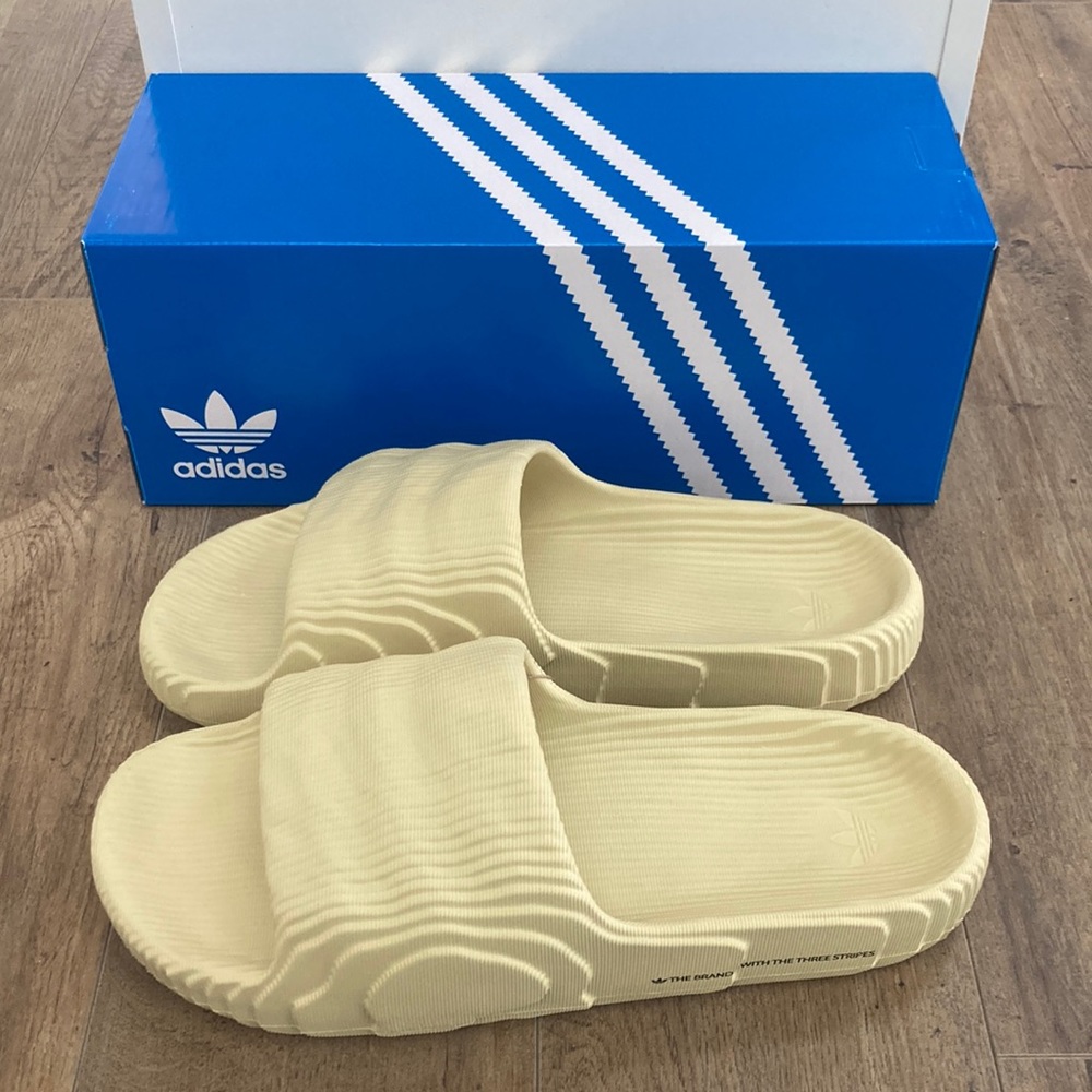 Adidas Adilette 22 slides in Sand Mens size 12 13